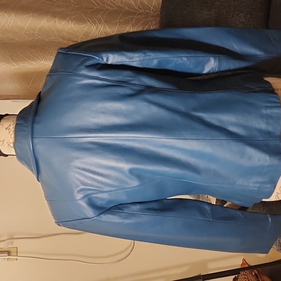 Women's clothing - Picture 4 of 7